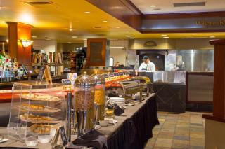 Best Western Plus Hilltop Inn - Redding - 4