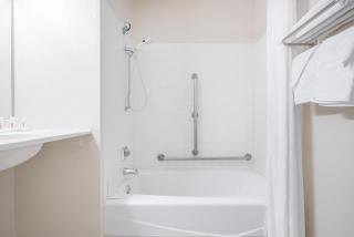 Super 8 by Wyndham Baxter/Brainerd Area - 6