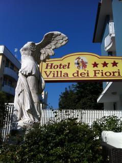 Hotel Villa dei Fiori - sul mare con piscina - Rimini - 0