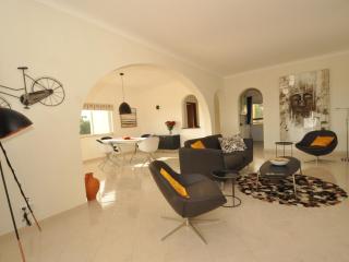 Villa with views like the pool, sea, Meia Praia - 3