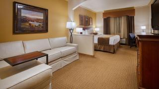 Best Western Plus Crown Colony Inn & Suites - 2