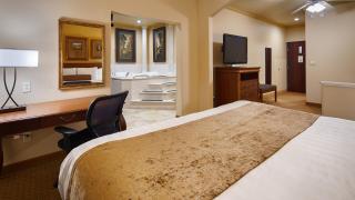 Best Western Plus Crown Colony Inn & Suites - Lufkin - 1