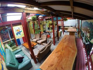 Bazil's Backpackers BBH Hostel & Surf School - Westport - 1