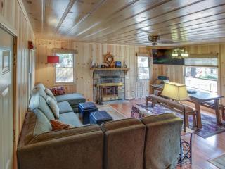 Cozy Bobby Grey Manor - 5