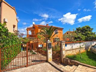 Apartments Dragan 1077 - Banjole - 0