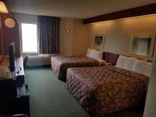 Syracuse Inn and Suites - Syracuse - 9