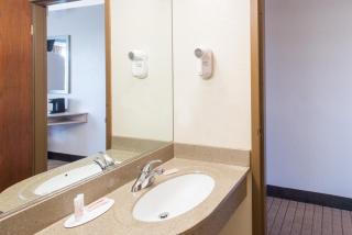 Microtel Inn & Suites by Wyndham - Seneca Falls - 4