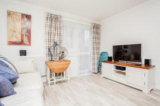Modern and Spacious Central 1 Bedroom Apartment with Balcony - 7