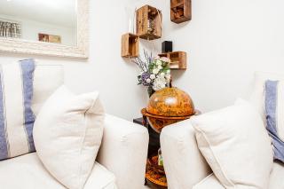 Modern and Spacious Central 1 Bedroom Apartment with Balcony - 6