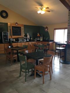 AmericInn by Wyndham Menomonie - Menomonie - 1