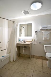 Holiday Inn Express & Suites Vermillion by IHG - 8