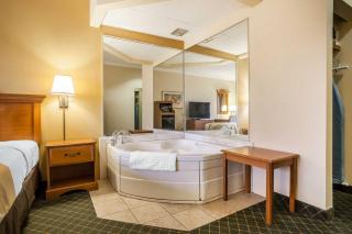 Quality Inn Tahlequah South - 1