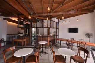 Neighbor Phuthon - 6