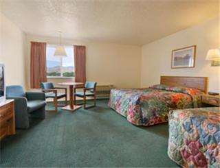 Super 8 by Wyndham Price - Price - 9