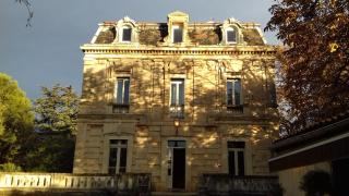 Logis Hôtel - Restaurant Résidence Les Cèdres - Villeneuve-lès-Avignon - 8