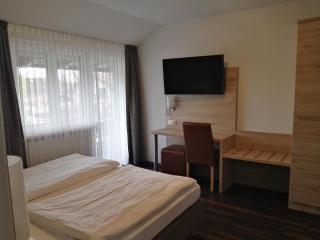 Hotel Gasthof Momm - Brunnthal - 2