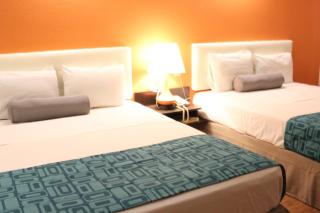 Howard Johnson by Wyndham Lake George - Lake George - 3