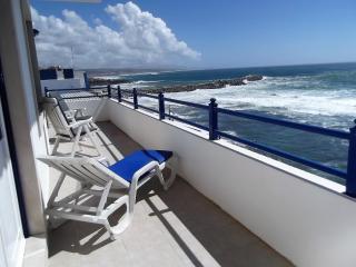 Cliff House next to beach - Ericeira - 0