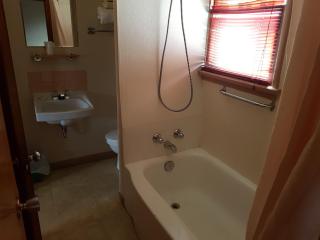 Hat Motel - Medicine Hat - 7