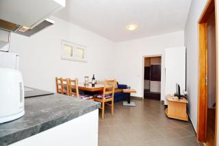 Apartments Katarina - Veli Rat - 2