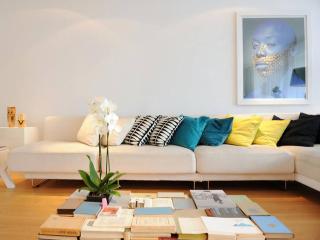 Minimalistic In Premium Location - 9