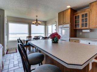 Sand Castle Villa - Rockaway Beach - 2