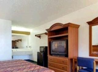 Super 8 by Wyndham Riviera Beach West Palm Beach - 9