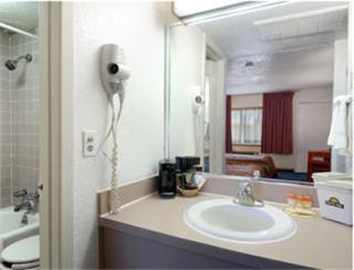 Rodeway Inn - 4