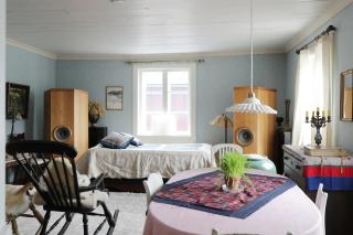 1800's Townhouse - 7