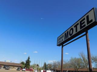 Cedar Villa Motel - Foremost - 0