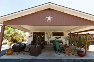 Sunset Inn and Suites - Fredericksburg - 2