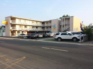 Bay Breeze Motel - 8
