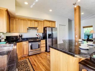 Yaquina Lighthouse View Beach Home - 3