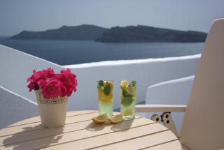 Thirea Studios - Oia - 1