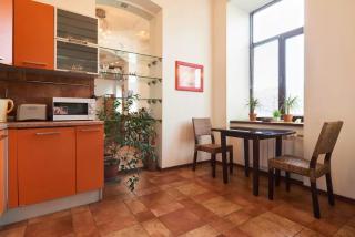 Home Hotel Apartments on Kontraktova Ploshcha - Kiev - 3