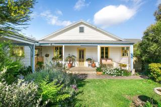 Paws Up Cottage - Rye - 9