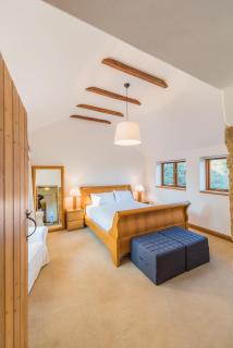 Whitley Coach House - 9