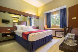 Microtel by Wyndham Eagle Ridge - General Trias - 9