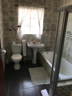 Aerotropolis Guest Lodge - Kempton Park - 9