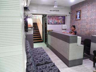 Hotel Silver Springs - Ahmedabad - 8