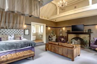 Falcon Manor Hotel - 4