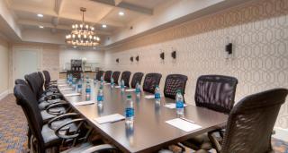 Best Western Plus Palm Court Hotel - Davis - 6