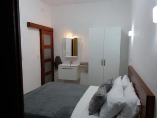 Beachfront Deluxe Apartment - Marsalforn - 3