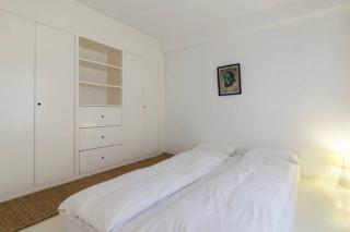 Four Red Doors Apartments - 8