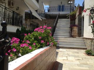 Lazaridis Luxury Studios & Apartments - Nea Roda - 4