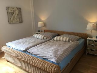 SEASIDE APARTMENTS - LIGHTHOUSE - 3