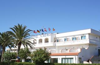 Hotel San Remo - All Inclusive - Fronte Mare - Spiaggia Privata - Martinsicuro - 0