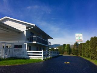 Super 8 by Wyndham Clearwater BC - 2