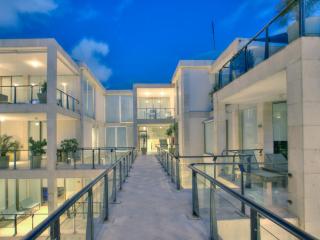 FuramaXclusive Ocean Beach Seminyak Bali - Legian - 5