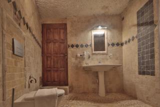 Shoestring Cave House - 7